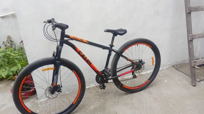 Vendo uma bicicleta semi nova
