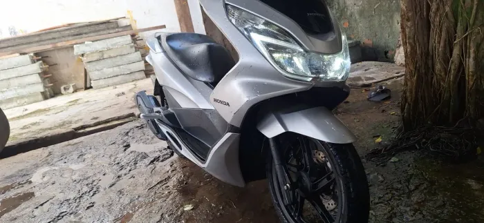 Vendo essa linda pcx 150 ano2018 aceito troca
