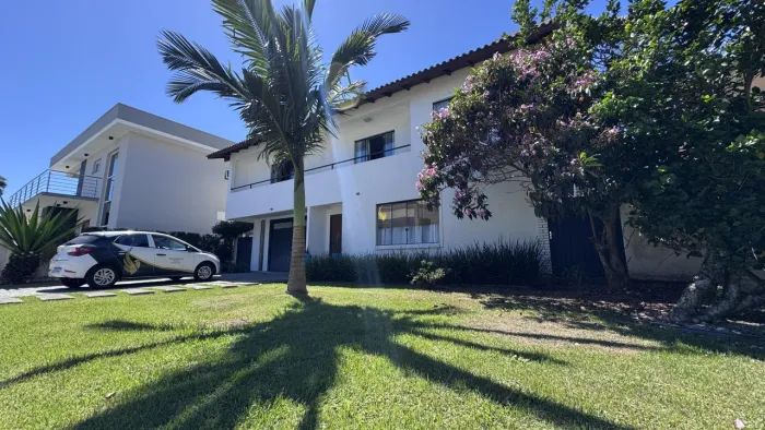 Um pedacinho da Itália em condomínio fechado: casa com 4 dormitórios, piscina e espaço gou