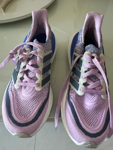 Tênis Adidas Light boost