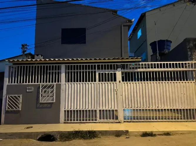 INVESTIMENTO COM RENDA IMEDIATA - 2 CASAS INDEPENDENTES ALUGADAS - PARANOÁ/D