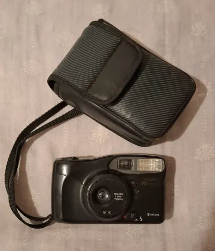 Câmera analógica Yashica MG-Moto com case