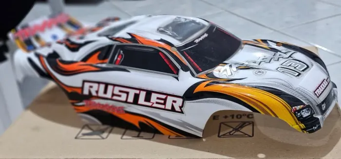 Bolha rustler 1/10 2wd branca rara impecavel <br><br>670R$