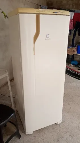 Geladeira Electrolux Frost Free semi nova 389 litros
