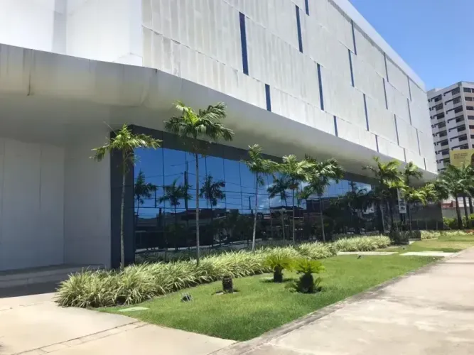 Loja Comercial de Grande Porte Visibilidade Máxima na Av. Antônio de Góis