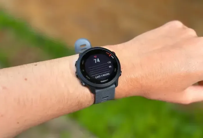 Relógio GPS Garmin Forerunner 55 GPS Treinos Inteligentes, Monitoramento 247 e Performance