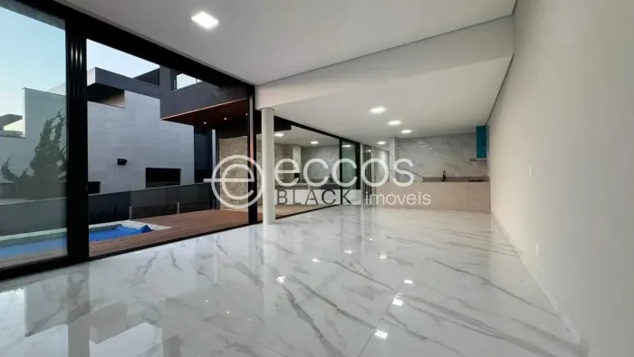 Casa à venda, 4 quartos, 2 suítes, 2 vagas, Alphaville Lagoa dos Ingleses - Nova Lima/MG