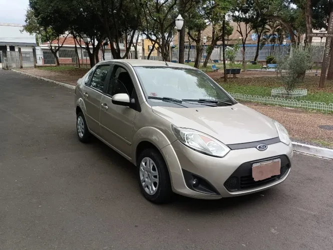 Ford Fiesta Sedan SE 1.6 8V Flex 4P 2014