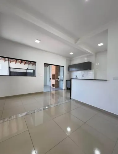 VENDO CASA EM VARGINHA