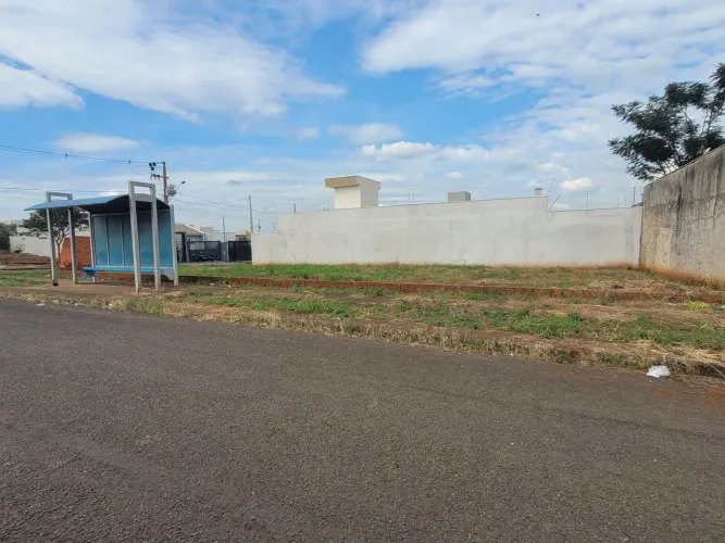Vende-se terreno de esquina jd. Araucaria 