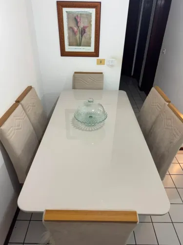 Mesa madeira com 6 cadeiras