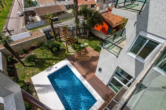 CASA EM CONDOMINIO À VENDA PRÓXIMO AO PARQUE TINGUI