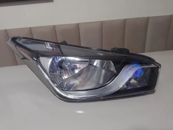 Farol HB20 2014 lado carona ARTEB