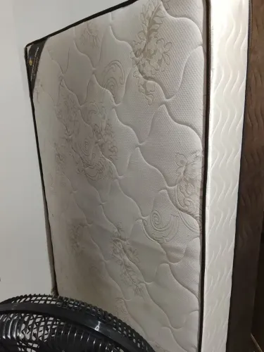 Vendo cama de casal comum