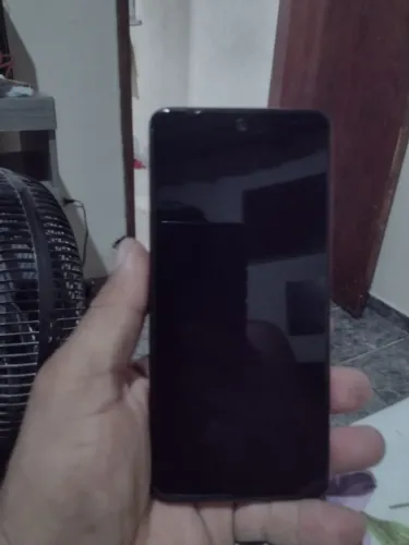 Moto G84 seminovo (R$800,00)