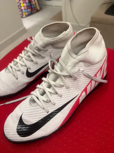 Chuteira Nike society