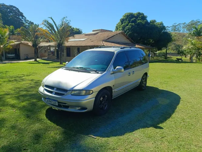 Chrysler Caravan SE 2.4/3.3 2000
