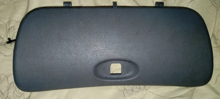 Tampa do porta luvas do Renault Megane RXE e do scenic ano 2000 obs: não acompanha a trava