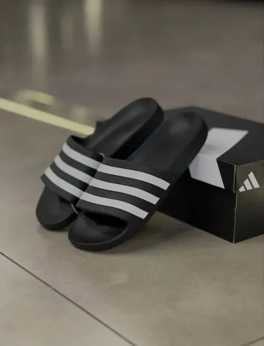 Chinelo adidas 41/42 NOVO e ORIGINAL
