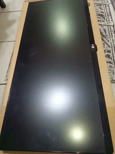 Monitor LG Flatron mod 29UM69G-B c/ defeito 