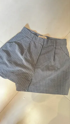 Short Cinza 