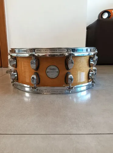 ## Caixa de bateria Mapex Meridian Maple 14x5,5, 10 afinações, aros Power Hoop, impecável!