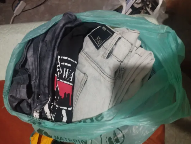 Roupas masculinas para doação