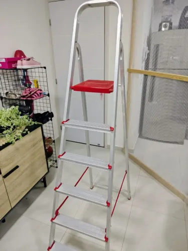 Escada em alumínio 6 degraus Botafogo.