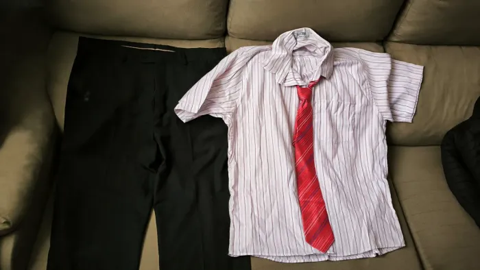 Calça social mais camisa e gravata
