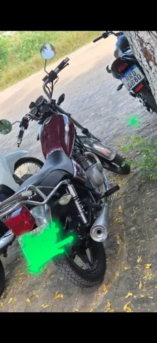 Tol vendendo essa moto suzuki intrude 125 dois penel novos atrasada só tenho domento de