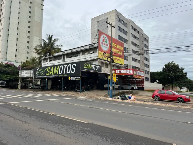 PRÉDIO COMERCIAL NA SUBIDA DA SAMAMBAIA