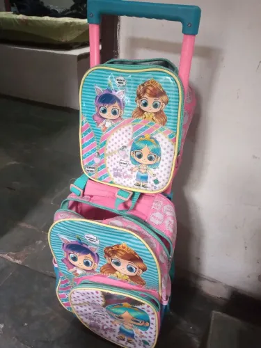 Kit mochila escolar infantil com roda + lancheira térmica Hey little girls