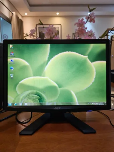 Monitor LCD ACER X193W - 19" widescreen - impecável!