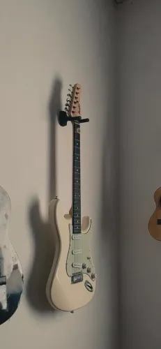 Guitarra memphis - 3 meses de uso