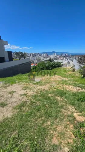 Terreno de 910m2 à venda no Bosque das Mansões - São José - SC.