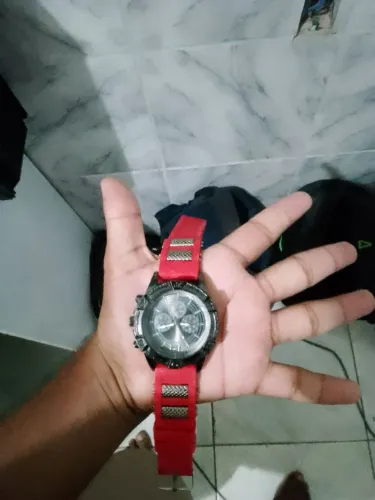Relógio novo em perfeito estado 