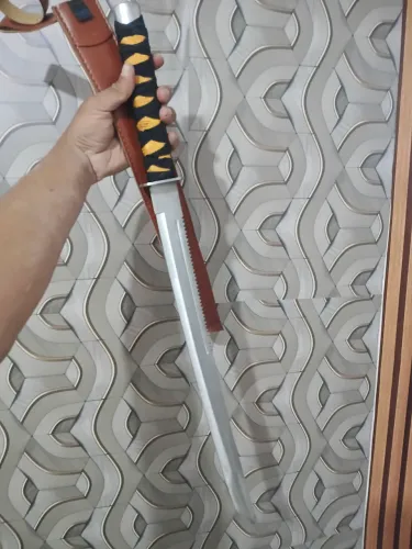 Catana realista 100% aço inox acompanha a bainha de couro