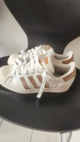 Tênis adidas original superstar em couro n* 36 seminovo usado 04 x