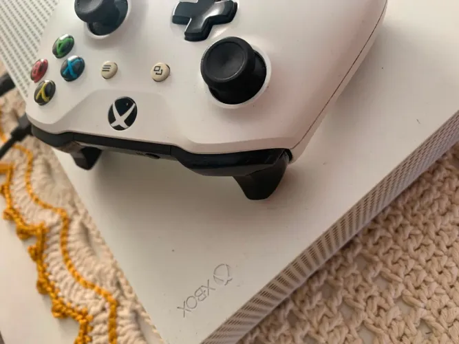 Xbox one s 500gb a venda!? Excelente estado?Sem defeitos?Pronto para usar?Acompanha manete