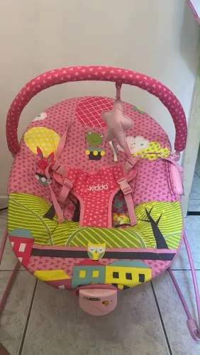 Cadeirinha vibratória infantil