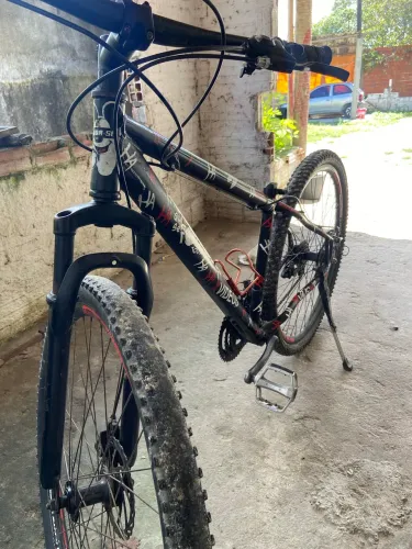 Bike aro 29 MTB Freio a Disco Suspensão Preta/Vermelha