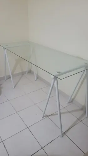 Mesa de Vidro com cavalete | Tok Stok