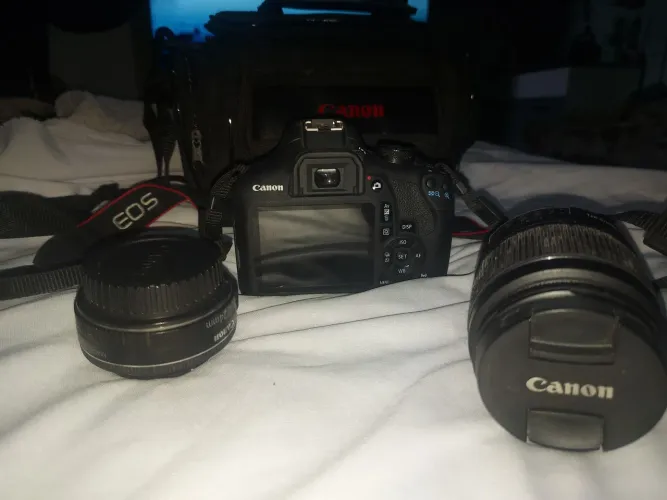 Vendo cânon t7 com cartão de memória , bolsa , bateria e duas lentes