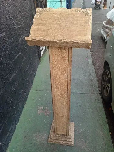 Pupito de madeira antiga ( pedestal)