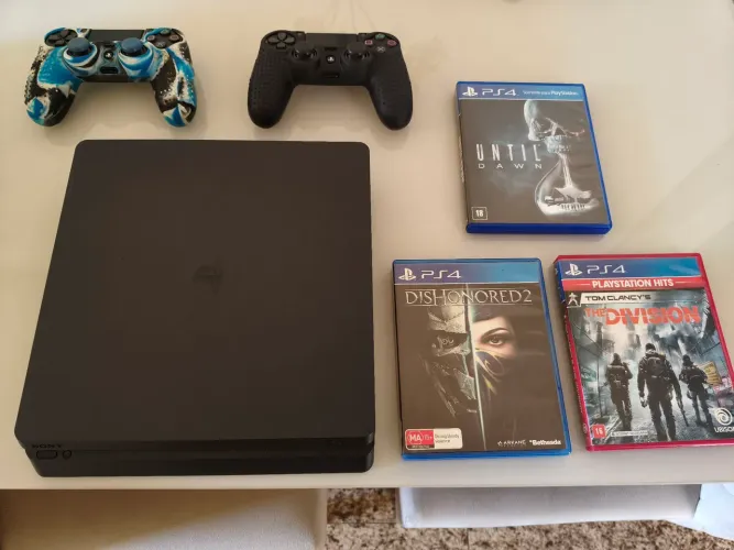 Playstation 4 Slim - 1T - 2 manetes originais