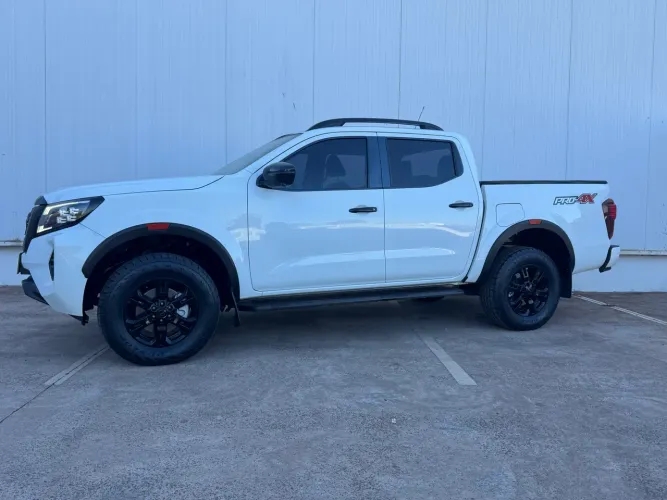 Nissan Frontier Pro4x CD 4X4 2.3 Bi-TB Die. AUT 2023