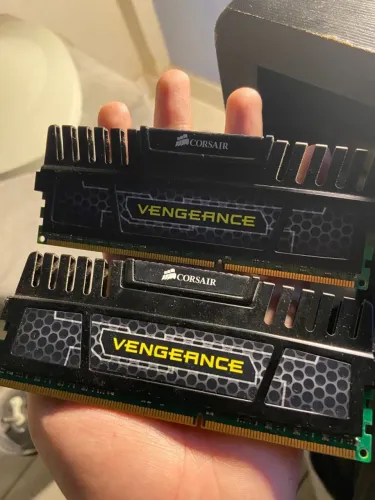 Kit 8GB (2x4GB) Corsair Vengeance DDR3 1600MHz