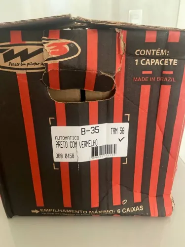 Capacete preto com vermelho Novo