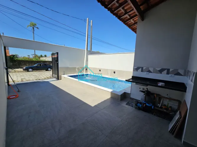 linda casa com 3 quartos, 3 banheiros, piscina, 2 vagas de garagem a venda em itanhaém