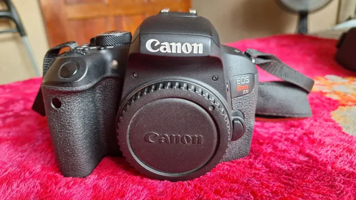 VENDO CÂMERA CANON T7i